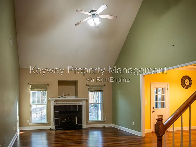 242 Stonington Dr — Photo 4