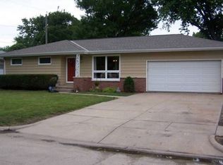 2447 E 9th St, Fremont, NE 68025