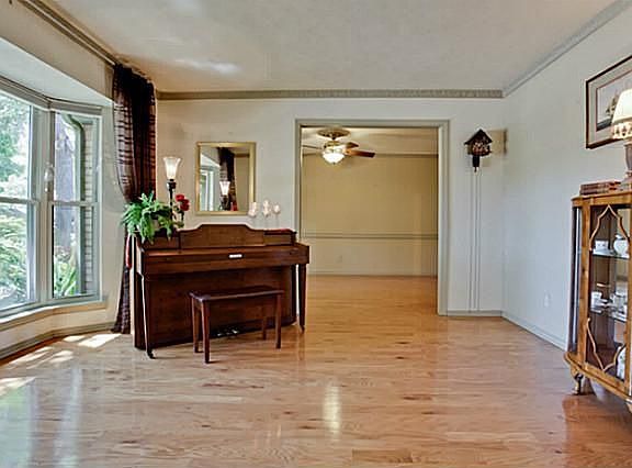 4th image of 6931 Robin Willow Dr