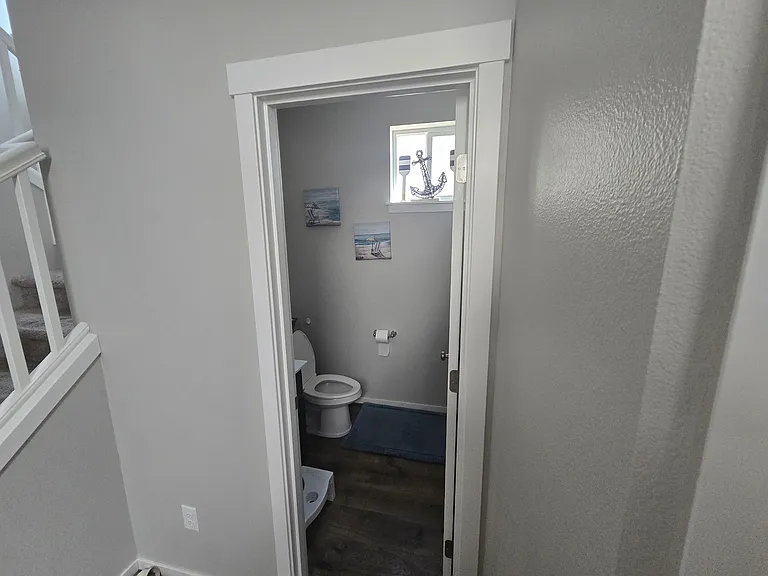 9424 N Alder St — Photo 5