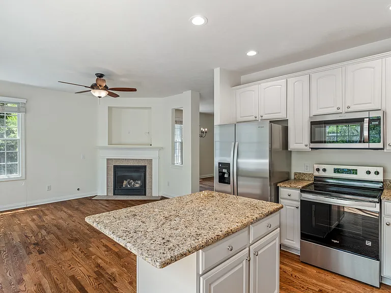12735 Edgemont Way — Photo 24