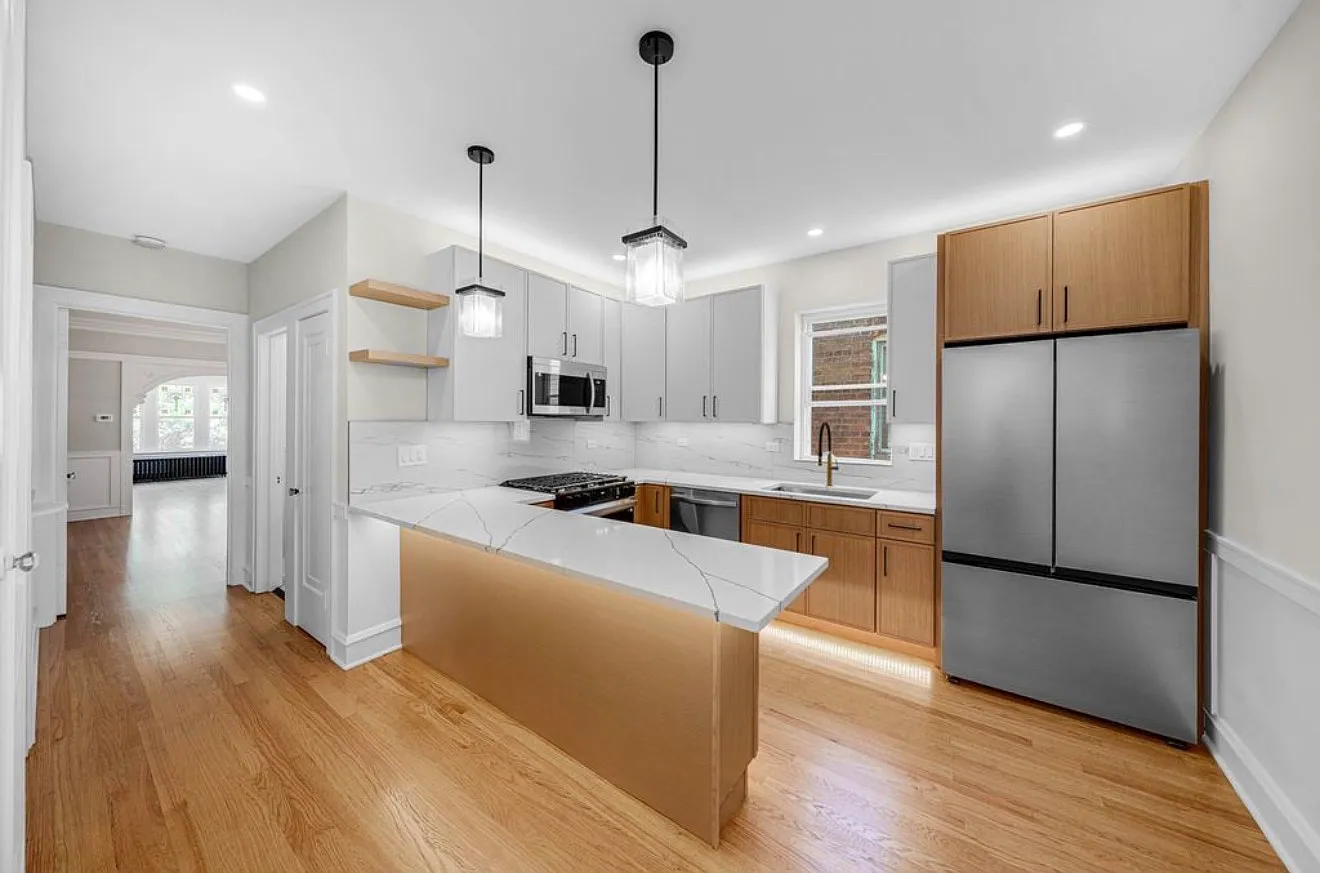 2 bed, 1250 sqft, $2,200 — Photo 2