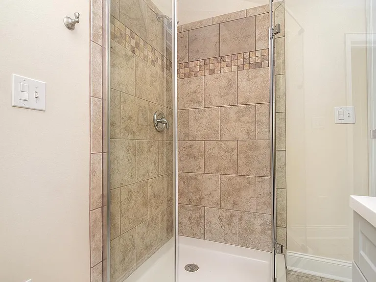 301 W Kingston Ave — Photo 4