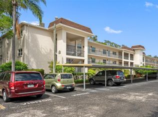 861 Maple Ct APT 303, Dunedin, FL 34698