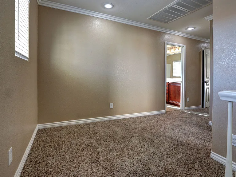 715 Shadwell St — Photo 13