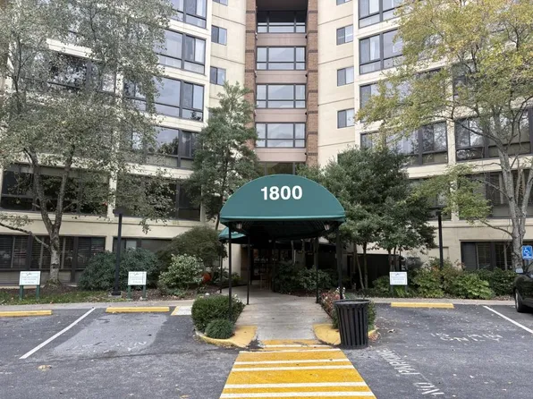 1800 Clairmont Lake #124, Decatur, GA 30033
