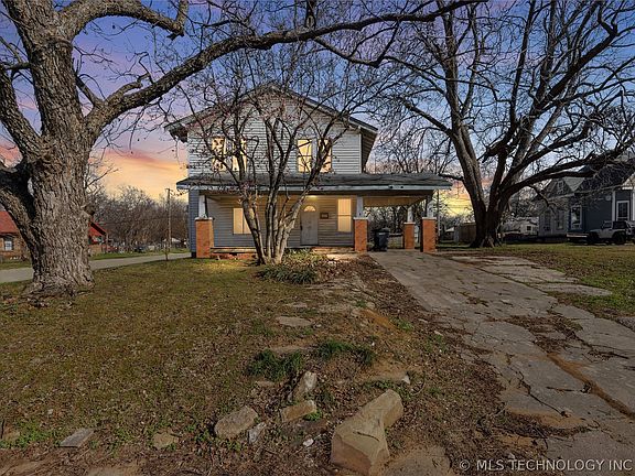 2nd image of 602 C St SE