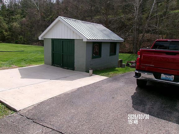 5th image of 327 Mudlick Branch Rd