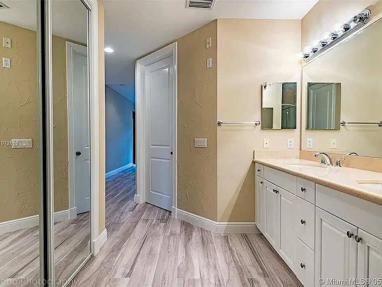 7551 Old Thyme Ct — Photo 11