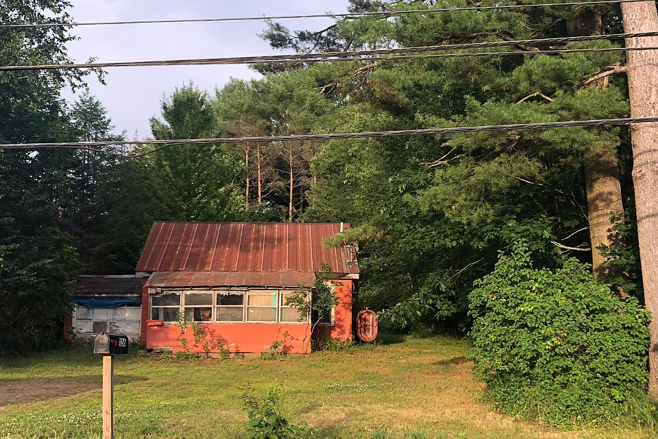 1st image of 126 E River Dr