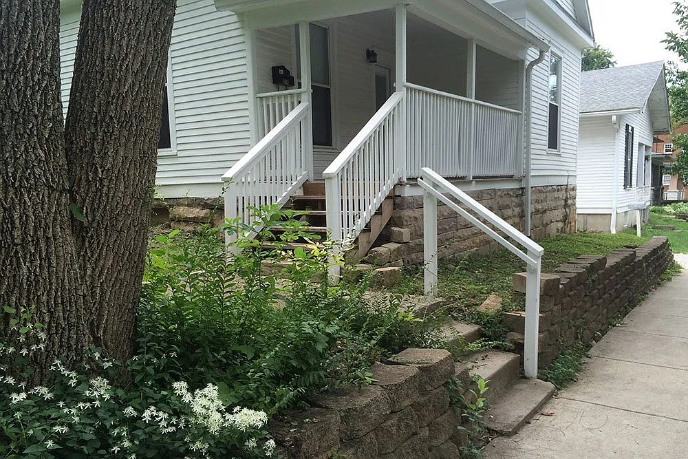 3 bed, 1.0 bath — Photo 1