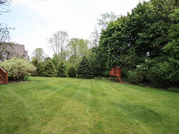 2nd image of 9 Splendor Wood Dr