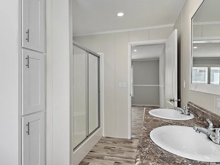 Saddle Creek — Photo 38
