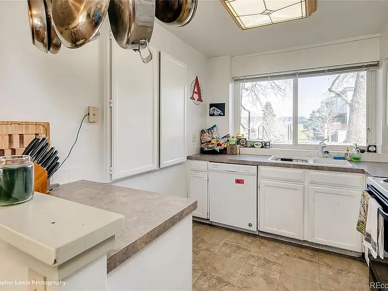1160 Poplar Ave — Photo 11