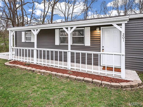 4th image of 201 Pine Ridge Dr