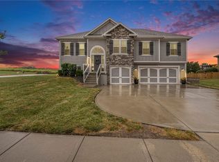 1008 W 10th Ave, Kearney, MO 64060