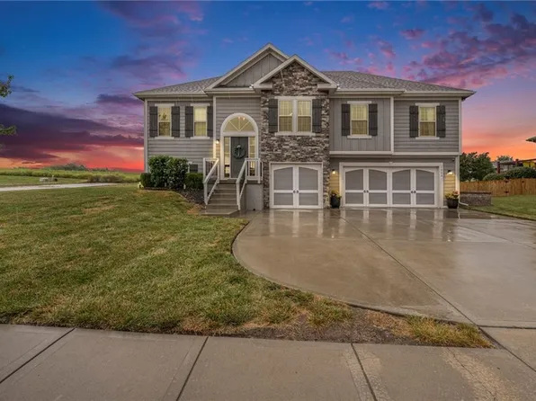 1008 W 10th Ave, Kearney, MO 64060