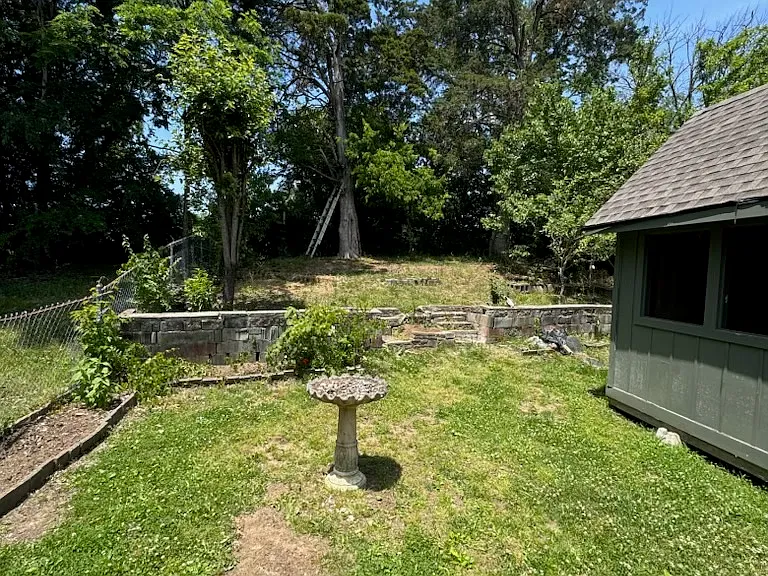 612 Ashmont Ct — Photo 2