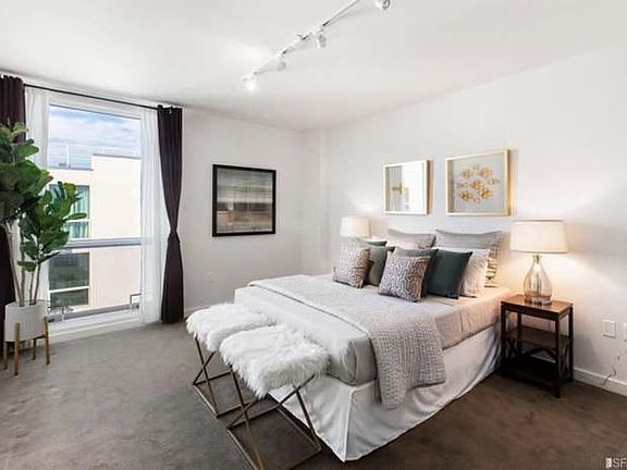 4th image of 555 4th St Unit 907