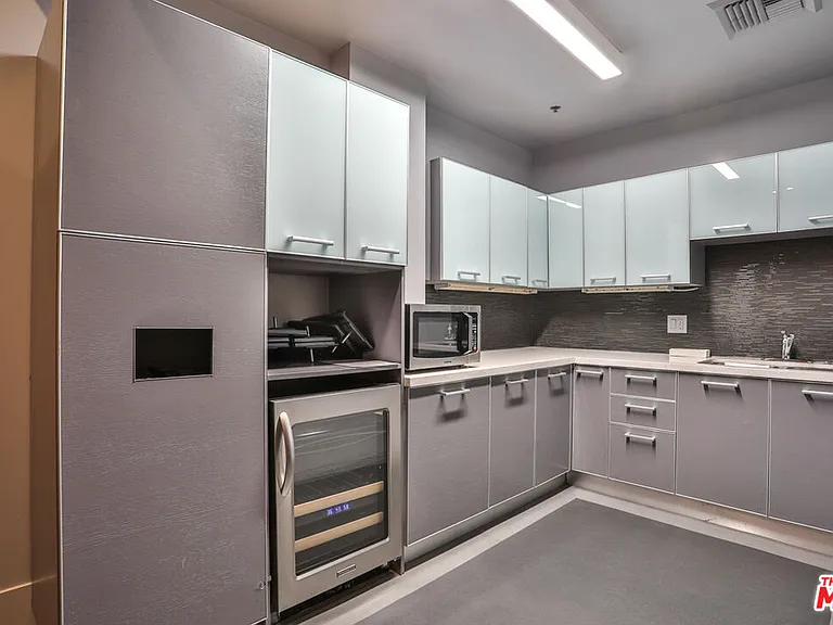 645 W 9th St #201 — Photo 11