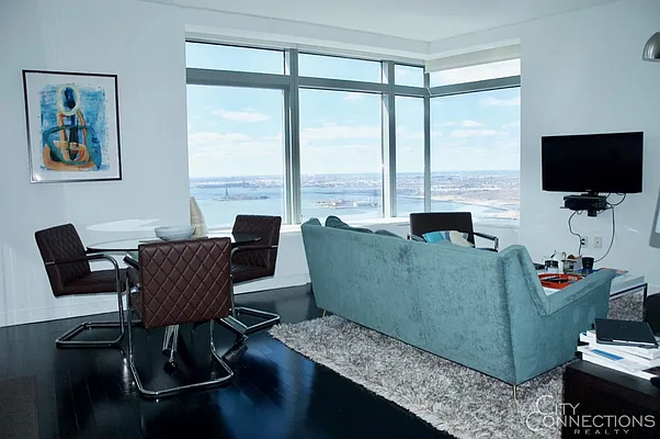 Rented by City Connections Realty | media 29