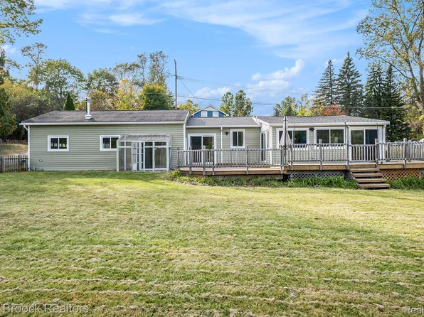 1258 Circle Dr, Metamora, MI 48455