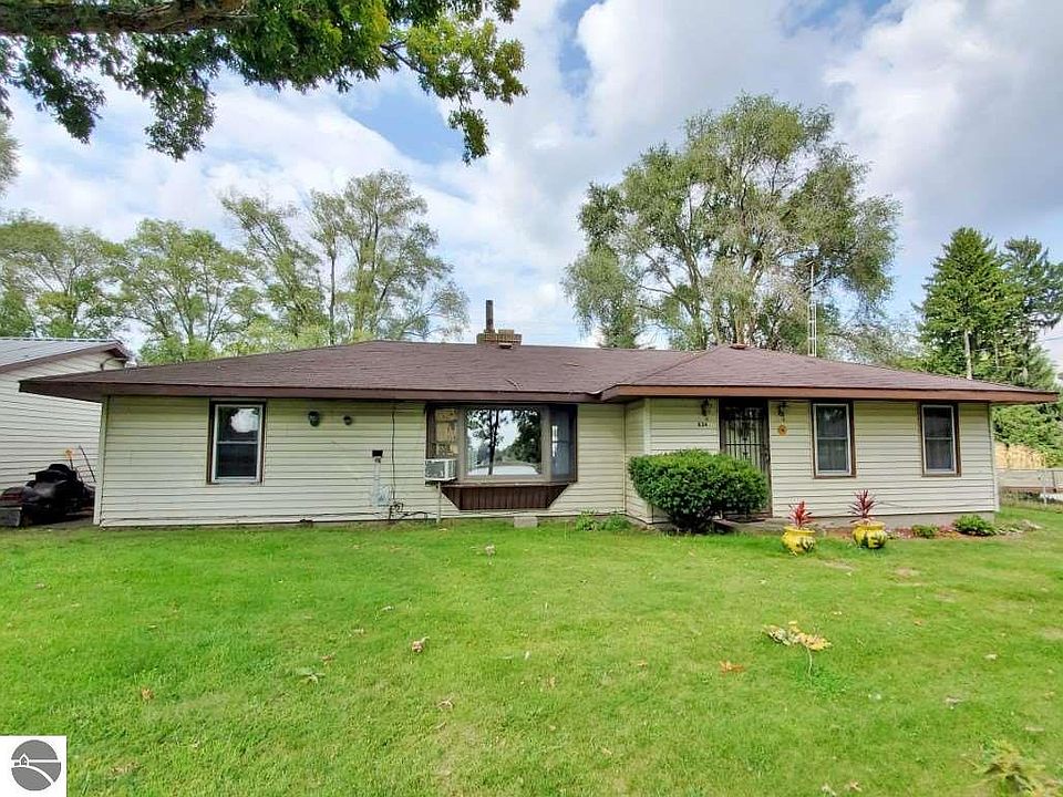 1st image of 834 N Rock Lake Dr