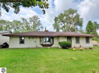 834 N Rock Lake Dr, Vestaburg, MI 48891