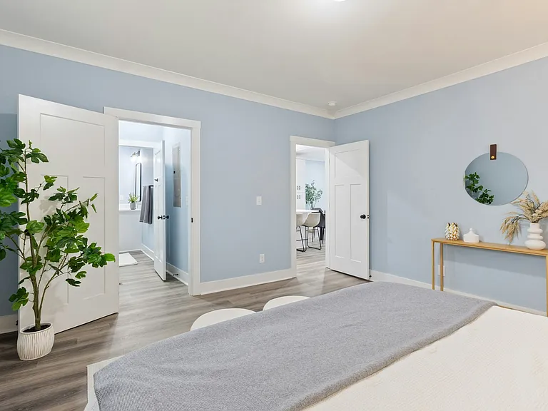 305 E Henry St — Photo 19