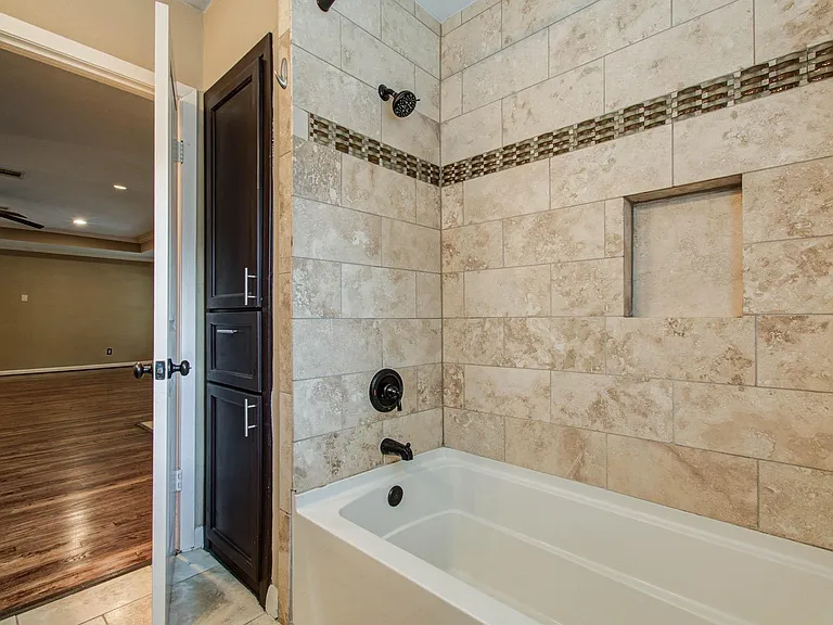 11422 Endicott Ln — Photo 22