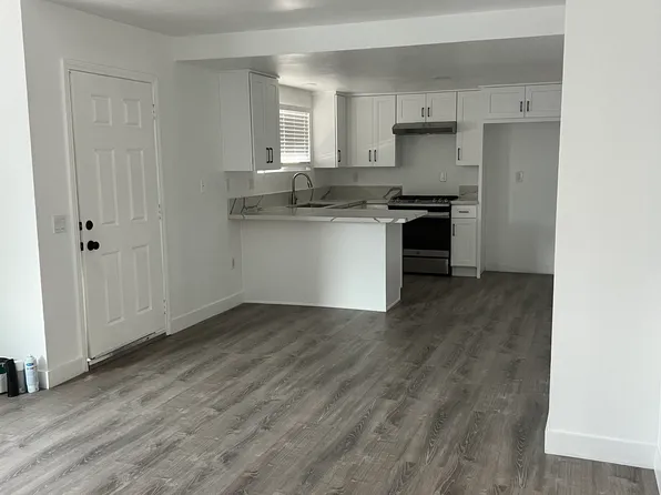 706 Shalimar Dr APT C, Costa Mesa, CA 92627