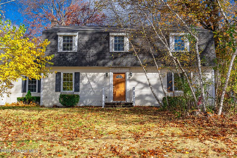 2nd image of 143 Acorn Drive