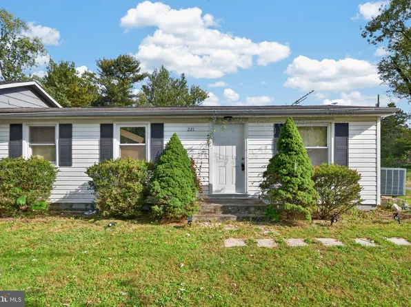221 Broad Ave, Winchester, VA 22602