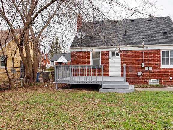 5th image of 1338 Helen St