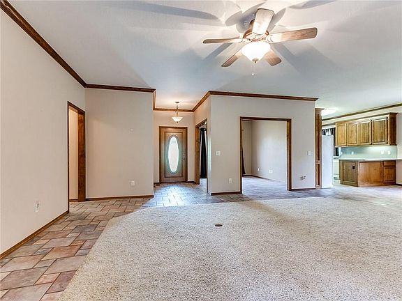 4th image of 845 Oaklawn Dr
