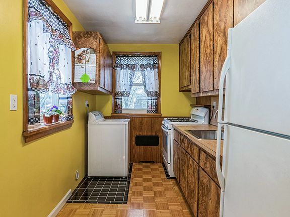 4th image of 251-23 61st Ave #2