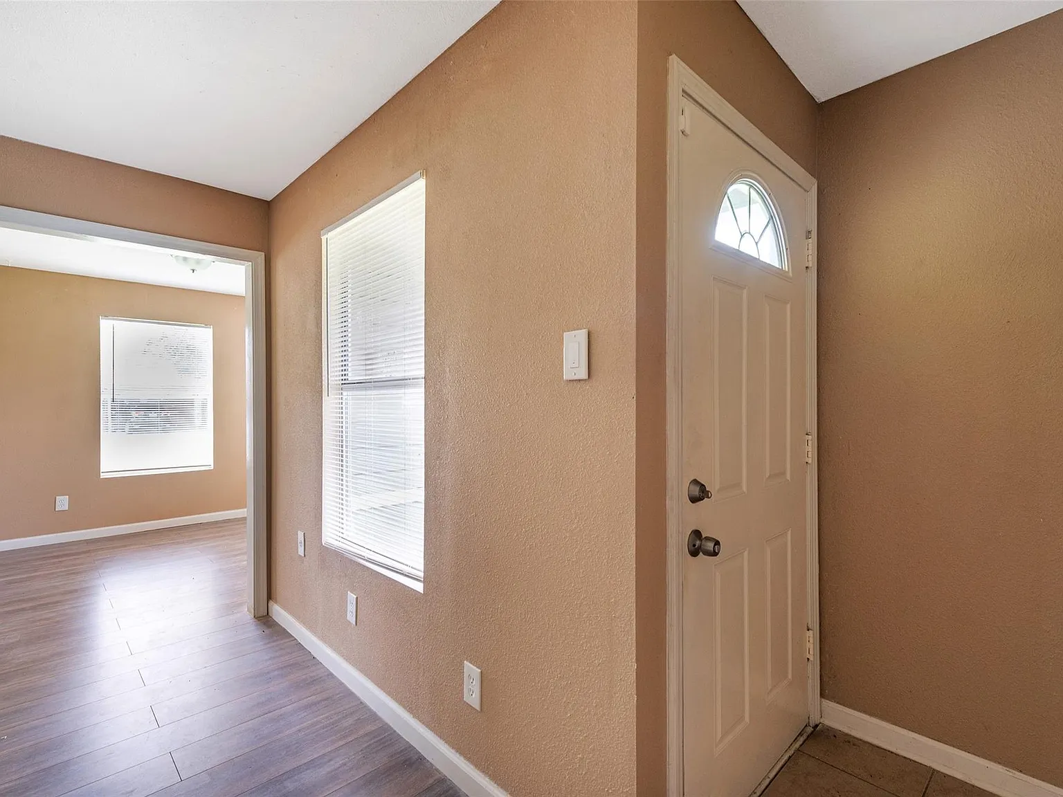 3 bed, 2.0 bath, 1370 sqft, $1,650 — Photo 3