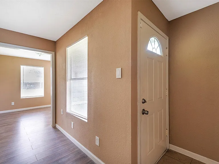 202 Norview Dr — Photo 3