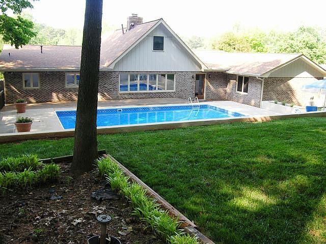BACKSIDE/POOL 