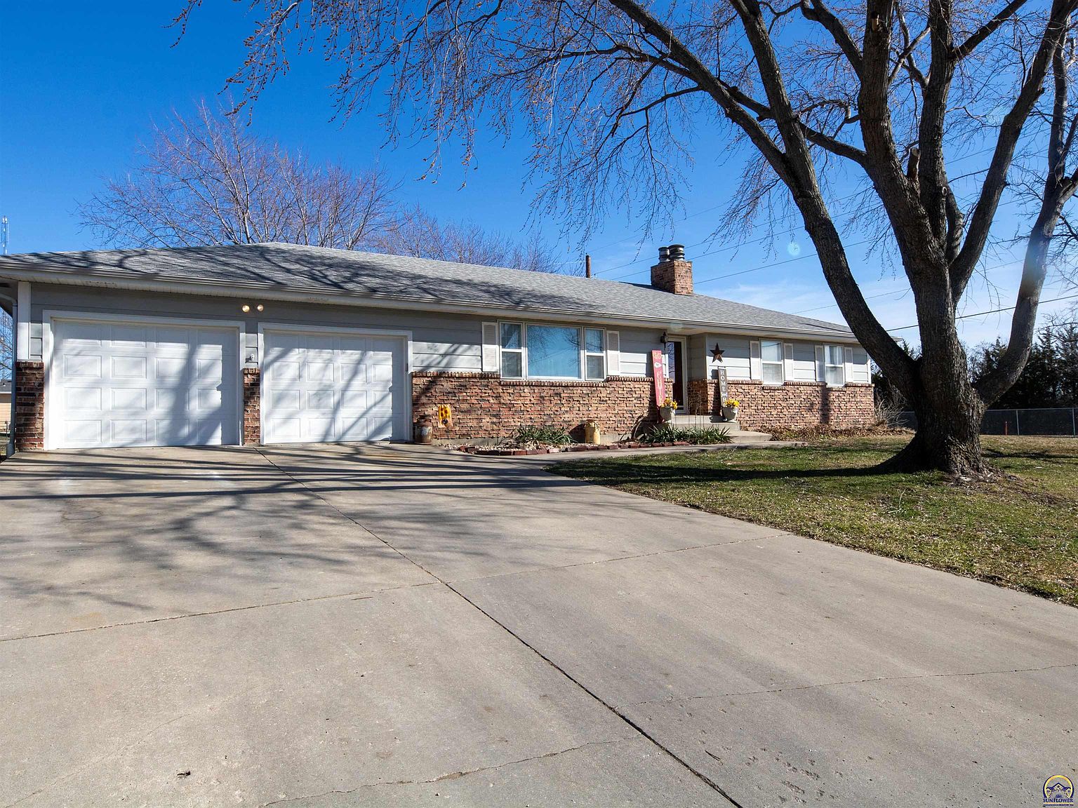 2402 W View Dr Emporia KS 66801 Zillow   B8013cbe71e6c6e49efb864f5ca63c00 Cc Ft 1536 