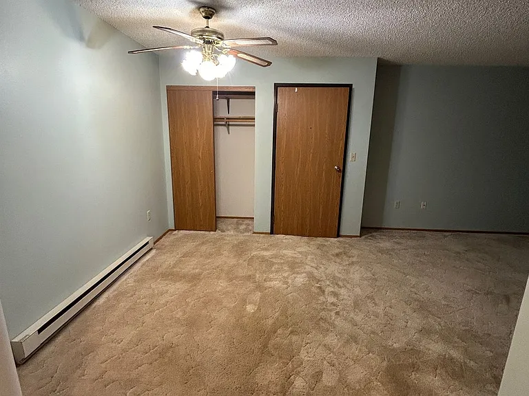 692 Park Ave — Photo 4