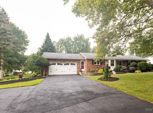 101 Valley View Dr, Elma, NY 14059