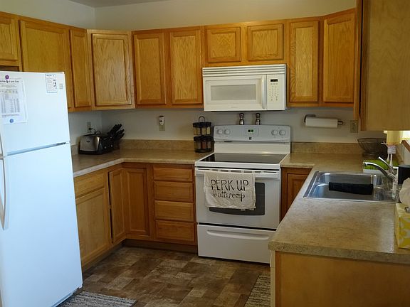 3rd image of 216 Glory Ave