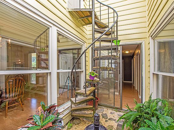 2nd image of 4712 Bennington Pl