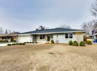 208 N Maison Ct, Elmhurst, IL 60126