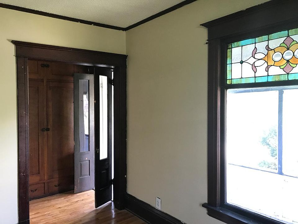 Entry to Porch and Additional Closet