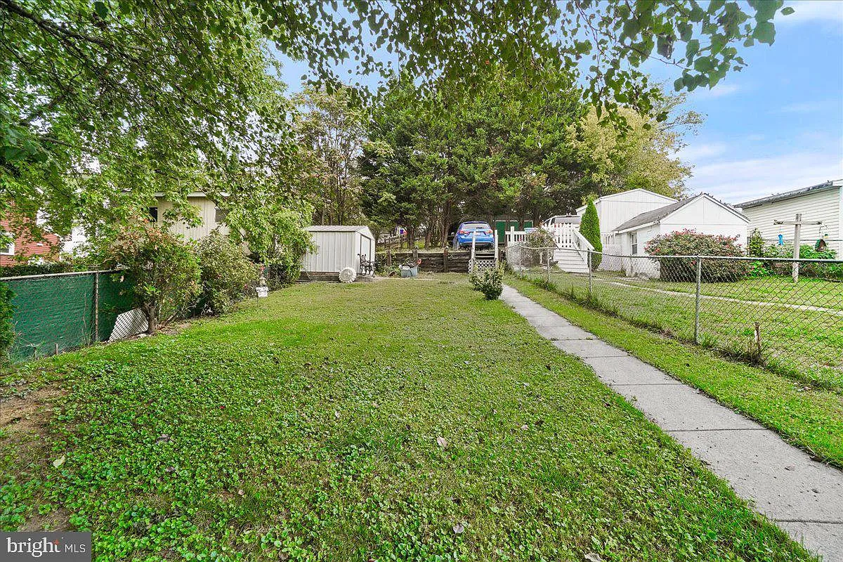 3 bed, 1.5 bath, 1152 sqft, $2,195 — Photo 3