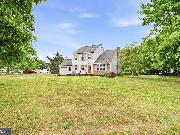 3rd image of 1030 Rainbow Cir