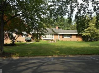 1 Oriole Dr, Wyomissing, PA 19610