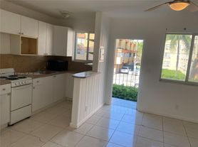 479 SW 3rd St, Miami, FL